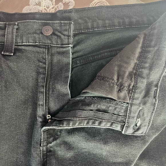 34/32 Levi's Men's Slim Fit Jeans in Black - Picture 3 of 8